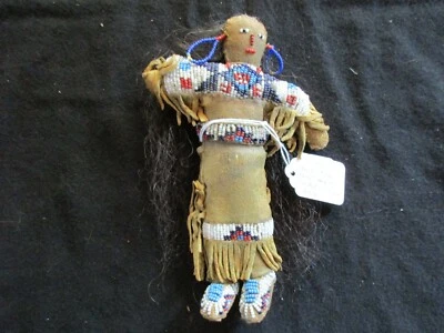 MUÑECA NATIVA AMERICANA DE CUERO CON CUENTAS, DAKOTA DEL SUR HECHA A MANO, SD-0621*05585 Foto 1 de 4