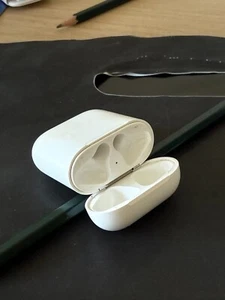 Oryginalne słuchawki Apple AirPods 1. generacji EarPods ETUI TYLKO A1523 A1722 - Zdjęcie 1 z 7