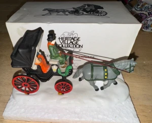 Caja retirada de caballos Department 56 Heritage Village "Central Park Carriage" #5979-0 - Imagen 1 de 16