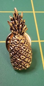 Spilla da bavero vintage tono oro ananas B17 - Foto 1 di 2