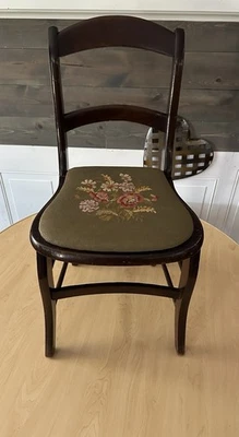 Vintage Wooden Chair - Image 1 of 4