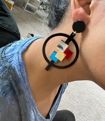 Pendientes grandes de acrílico negro, espejo rojo grande llamativo moderno Foto 1 de 4