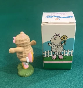 NUEVA MINI MUÑECA AVON SOMERSAULTS ZIPPY EN FORMA DE CACAHUETE  - Imagen 1 de 5