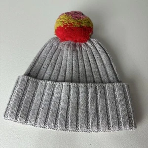NUOVO Madewell Grigio Arcobaleno 100% Lana Merino Pom-Pom Beanie - Foto 1 di 6