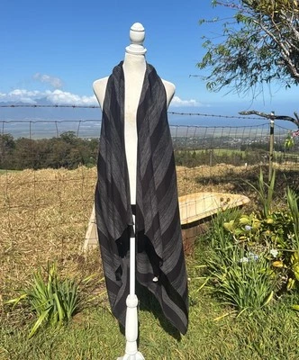 Poesía Negro Gris Largo Laganlook Mangas Plumero Pequeño Foto 1 de 4