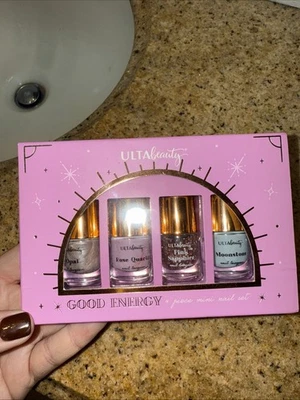 Juego de 4 mini esmaltes de regalo de uñas Ulta Beauty Foto 1 de 4