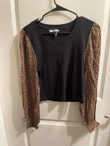 DKNY - Black With Leopard Print Sleeve Medium women’s Crop Top - Picture 1 of 8