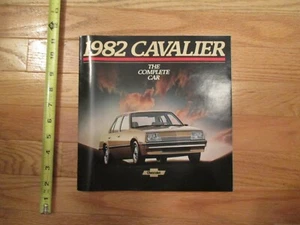 Catálogo de folleto de ventas para concesionario de autos Chevy Chevrolet Cavalier 1982 autos sala de exposición - Imagen 1 de 12