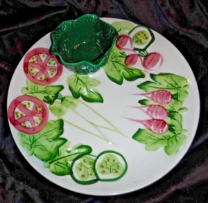 MID CENTURY ROUND PLATTER WITH LETTUCE BOWL ON TRAY VEGETABLE MOTIF - Picture 1 of 6