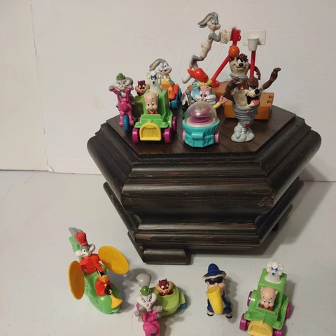 Lot of 12 warner bros Looney tunes vintage figures Cover