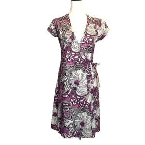 Abito Athleta viola e bianco floreale paisley avvolgente, taglia XS, primavera estate casual - Foto 1 di 6