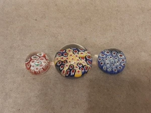 Set 3 Glass Art Paperweights Millefiori Blue Yellow Pink Small Flowers Art Deco - Imagen 1 de 10