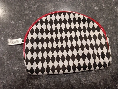 Cartera Cosmética Pequeña Blanco y Negro Patrón Diamante Tubería Roja + Cremallera Foto 1 de 3