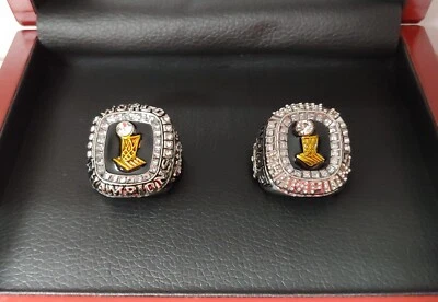 Miami Heat - Juego de 2 anillos Campeonato 2006 con caja de exhibición de madera. Wade O'Neal Foto 1 de 4