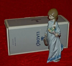 LLADRO Porcelain SCHOOL DAYS #7604 In Lladro Box Made in Spain - Picture 1 of 8