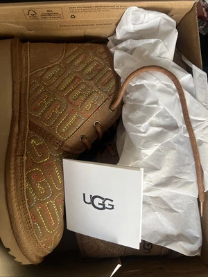 BOTAS DE GAMUZA MARRÓN MULTICOLOR UGG BIG KIDS TALLA 2 NEUMEL II PUNTADA GRÁFICA Foto 1 de 4