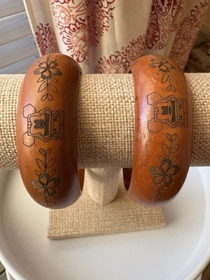 Raro Par de Pulseras Brazalete Madera Tiki Disney Polynesian Resort Años 70 ©Disney COMO NUEVO Foto 1 de 4