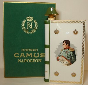 VINTAGE LIMOGES 1969 CAMUS COGNAC NAPOLEON PORCELAIN BOTTLE DECANTER IN BOX