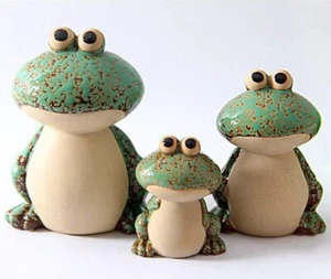 Frog Family Figurines Porcelain Statues Ceramic Sculptures Set of 3 pcs Green - Picture 1 of 2