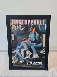 "La Gear Trainer Crazy Defunct 90er GERAHMTE WERBUNG MUSIKPOSTER A4 8X12" - Bild 1 von 2