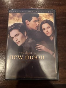 The Twilight Saga: New Moon DVD Three Disc Deluxe Edition with Limited Film Cell - Picture 1 of 8