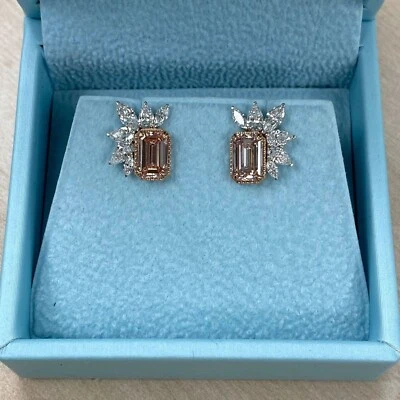 Pendientes con racimo de diamantes rosa intenso cultivados en laboratorio con esmeralda IGI 3,20 TCW 14 k Foto 1 de 4