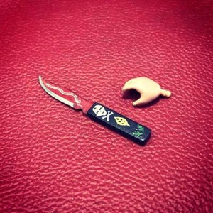 Custom Made 1/6 Scale Charles Lee "Chucky" Ray Voodoo Knife Movie "Child's Play" - Picture 1 of 3