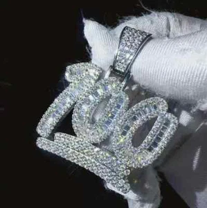 Ciondolo Uomo Numero Personalizzato 2Ct Taglio Baguette Vera Moissanite Oro Bianco 14K Over - Foto 1 di 3