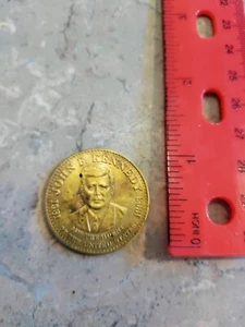 John F. Kennedy Coin - Picture 1 of 2