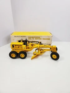 CATERPILLAR NO.12 MOTOR GRADER ERTL 1:24 WITH ORIGINAL BOX - Picture 1 of 20