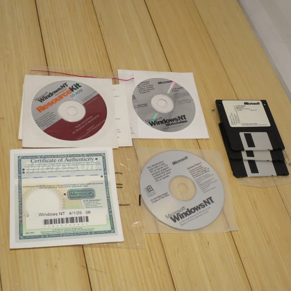 Microsoft X03-32822 Introducing Windows 95 Booklet & CD