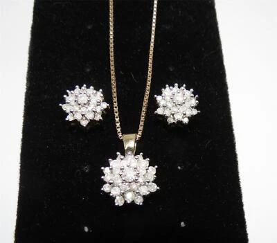 Collar y pendientes con racimo de diamantes de 2 cts+ de diseño ZEI de oro 10k Foto 1 de 4