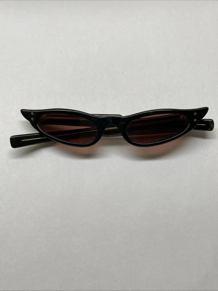 Gafas de sol de colección ojo de gato extremadamente alargadas negras años 50 elegantes lentes rojas sin marca Foto 1 de 4