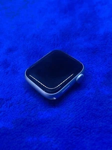 Locked** Apple Watch SE 40mm "Silver" Watch - Picture 1 of 3