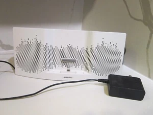 Bose SoundDock XT Speaker Music System White Black Model 415209 - Picture 1 of 2