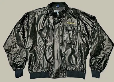 Chaqueta de bombardero de nailon negra Komatsu Turning Point de colección años 90 camionero para hombre 2XL  Foto 1 de 4