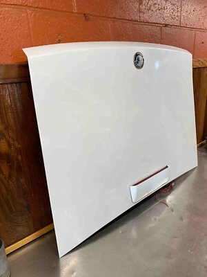 Alfa Romeo Spider S4 • Conjunto Tapa Cubierta Trasera Blanca Original con Luz, Usado. Foto 1 de 4