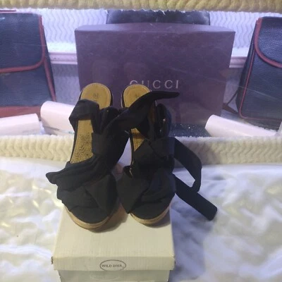 Cuñas de lona Wild Diva negras talla 8,5 nuevas con etiquetas Foto 1 de 4