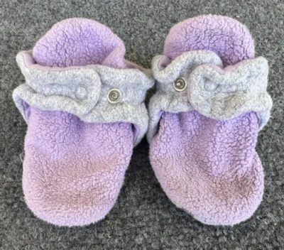 Zapatilla botín bebé Zutano acogedora polar bloque de color pinza púrpura gris 12M 12 M Foto 1 de 4