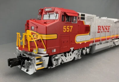 O Atlas DASH 8-40B Diesel Loco BNSF "Patched War Bonnet" #557 3-Rail Pwd O2504 - Image 1 of 4