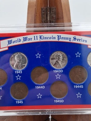 World War II Lincoln Penny Set 1943-45 Steel & Copper Cents WW2 Display Case - Image 1 of 4