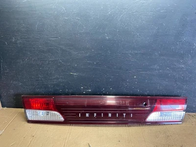 Infiniti i30 1996 a 1997 maletero trasero panel central luz trasera OEM T3981 DG Foto 1 de 4