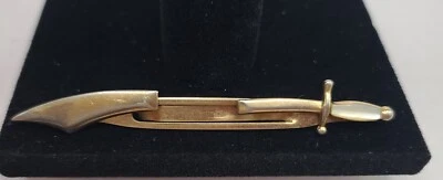 Clip de barra de corbata de espada vintage tono dorado y madreperla  Foto 1 de 3