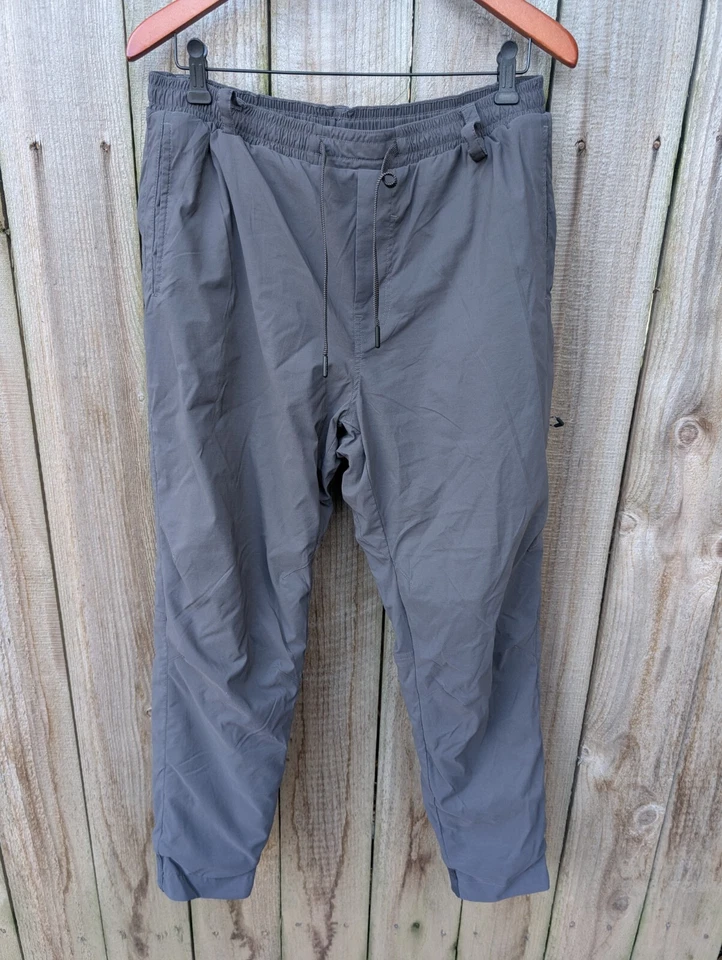 Pantalones de chándal 686 para hombre con aislamiento ligero de plumas grandes forrados gris lana merino Foto 1 de 4