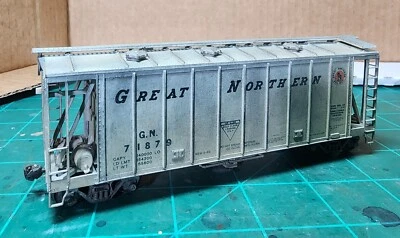 Ho scale E&B Valley Railroad Covered Hopper Great Northern 71879 Weathered  - Image 1 of 4