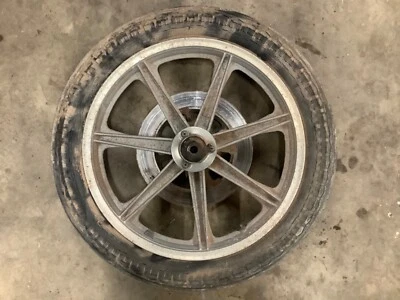 Yamaha XS 500. Rueda delantera.  Foto 1 de 4