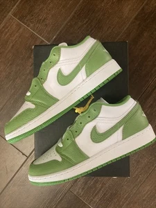 Brand New / DS  Air Jordan 1 Low SE BG. Size 6 Youth / Women’s 7.5. Great Shoe! - Picture 1 of 6