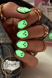 Red Aspen Press On Nails-That's the Spirit, Adriana-Halloween Brilla en la Oscuridad - Imagen 1 de 6