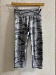 Athleta Girl Camo Grey Crop Leggings Pants Youth Sz 12 - Picture 1 of 3