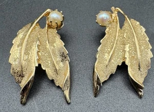 Vintage Kramer Clip On Earrings Gold Tone Figural Leaf Faux Pearl - Picture 1 of 7